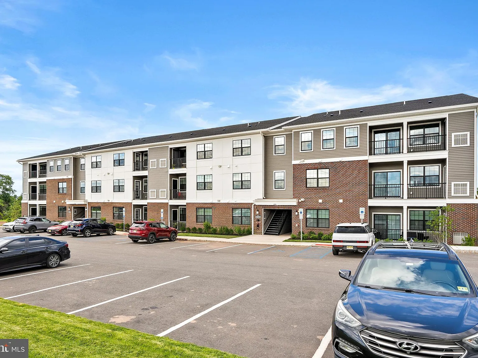2 bed, 1182 sqft, $2,700 — Photo 1
