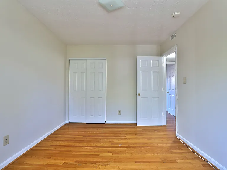 194 E Duncan St — Photo 17