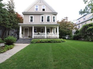 262 Lake Ave FLOOR 3, Newton Highlands, MA 02461