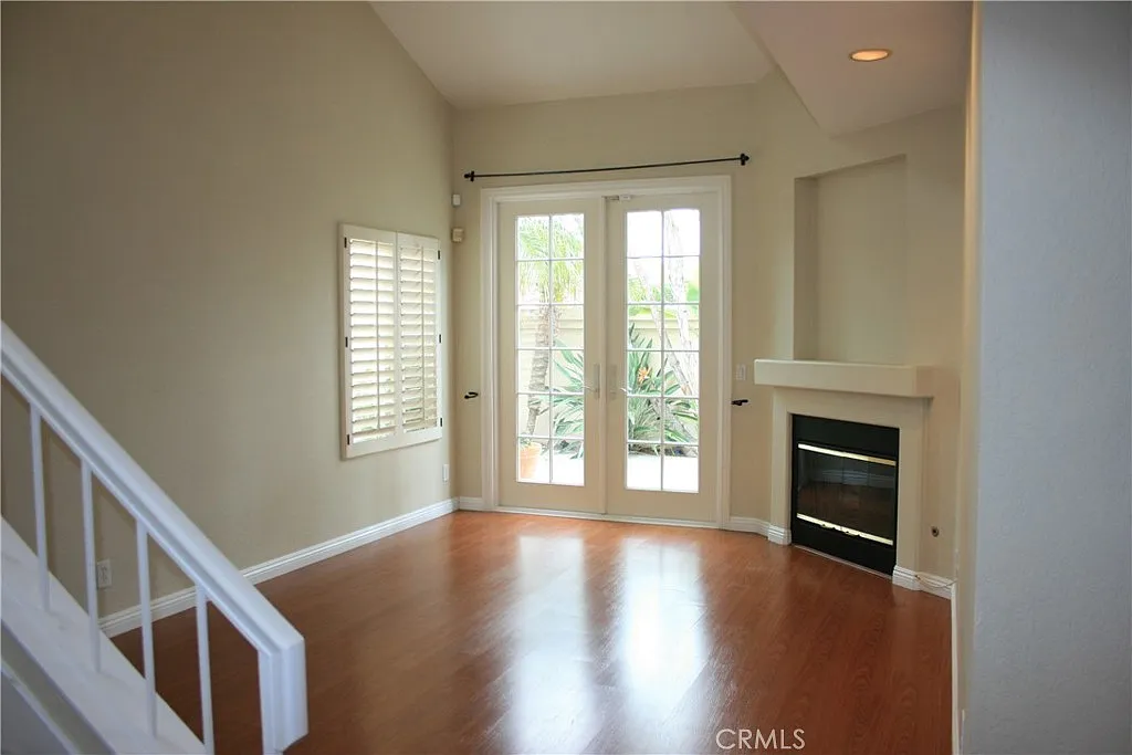 2 bed, 2.5 bath, 1300 sqft, $3,950 — Photo 4
