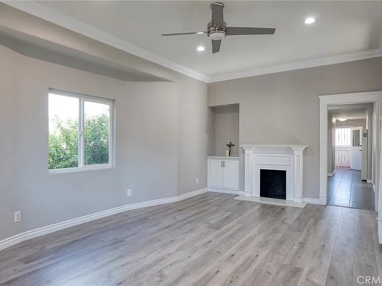 337 W 10th St — Photo 5