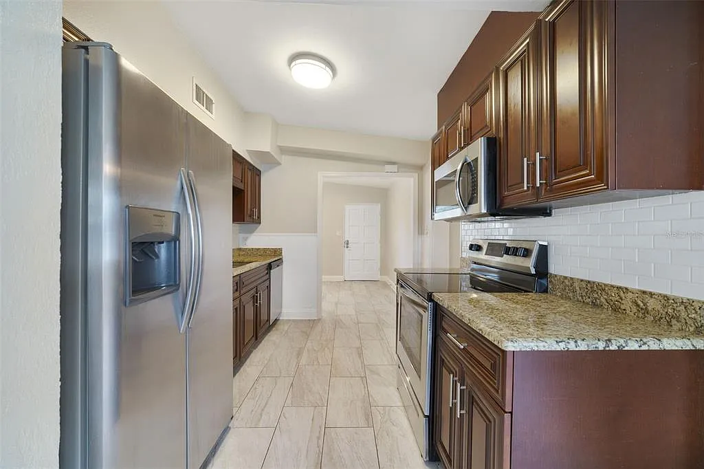 4 bed, 2.0 bath, 1514 sqft, $2,600 — Photo 3