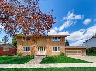 1430 Easy St, Elgin, IL 60123