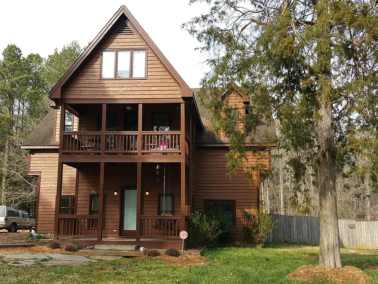 1904 Evergreen Ave — Photo 1