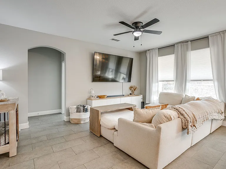 5617 Kilpatrick Ave — Photo 4
