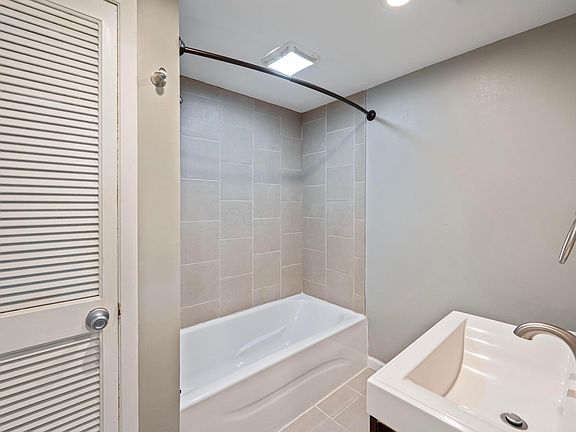 2nd image of 514 W 1st Ave