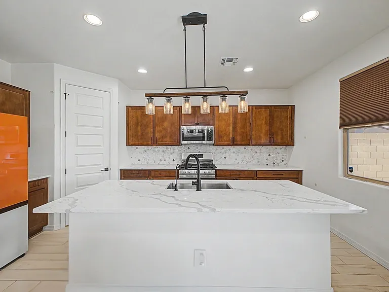 5737 W Getty Dr — Photo 6