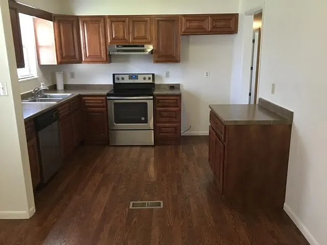 1816 Bishops Bridge Road — Photo 2