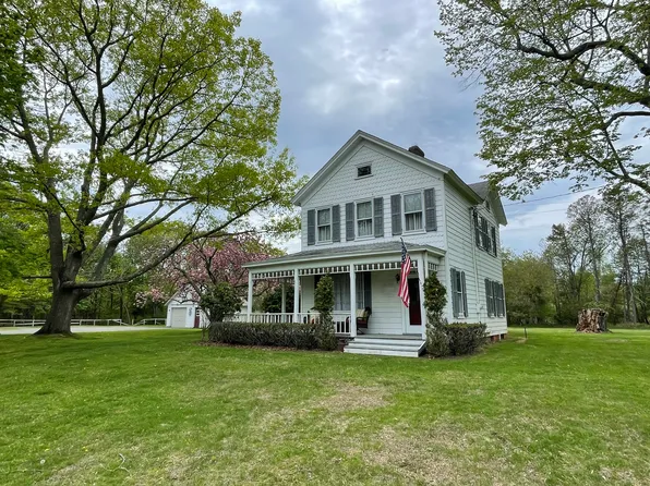 https://photos.zillowstatic.com/fp/0562eed7ae72cd3ef2c7ad3af7e9b717-p_e.webp