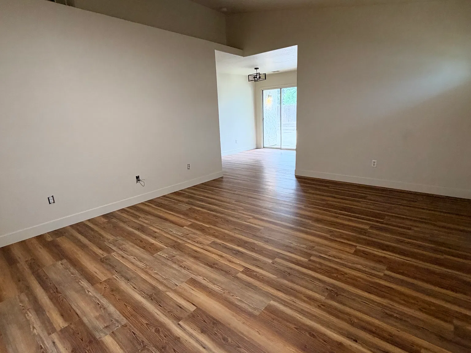 3 bed, 1008 sqft, $2,200 — Photo 3