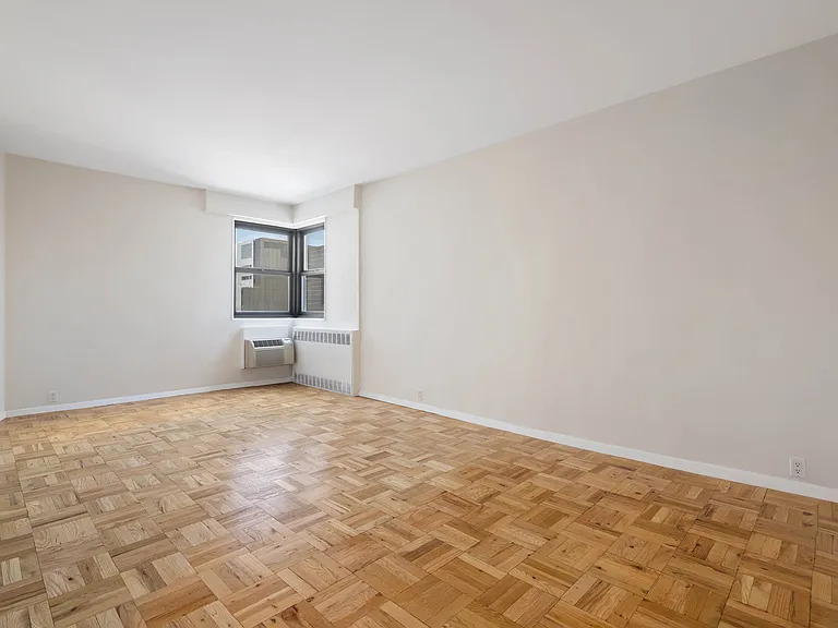 240 E 76th St #17P — Photo 1