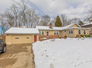 7072 Oak St, Chagrin Falls, OH 44022
