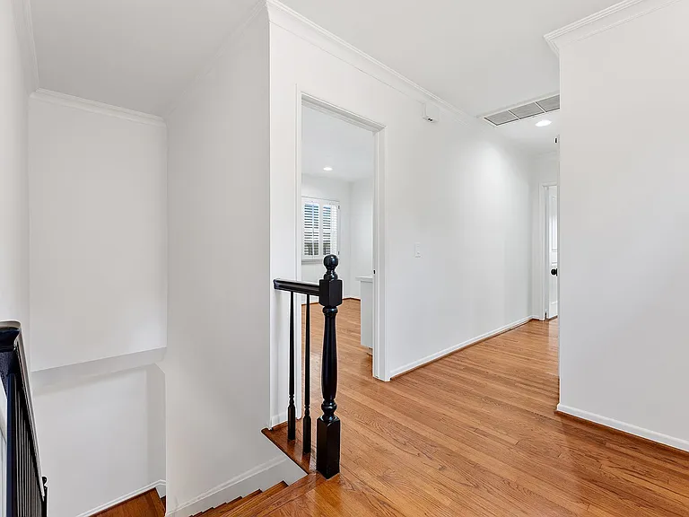 11053 Strathmore Dr — Photo 30