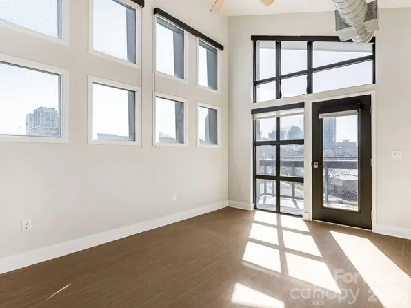 514 W 10th St, Charlotte, NC 28202