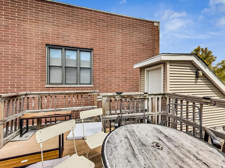 2330 N Greenview Ave #2R — Photo 25
