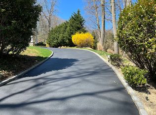 50 Tiffany Rd, Laurel Hollow, NY 11771