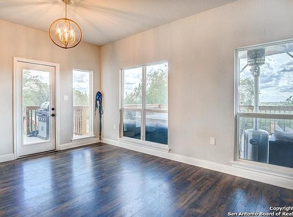 4th image of 528 BREATHLESS VIEW ST