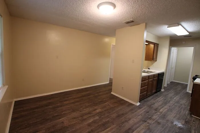 4508 Edinburgh Dr — Photo 13