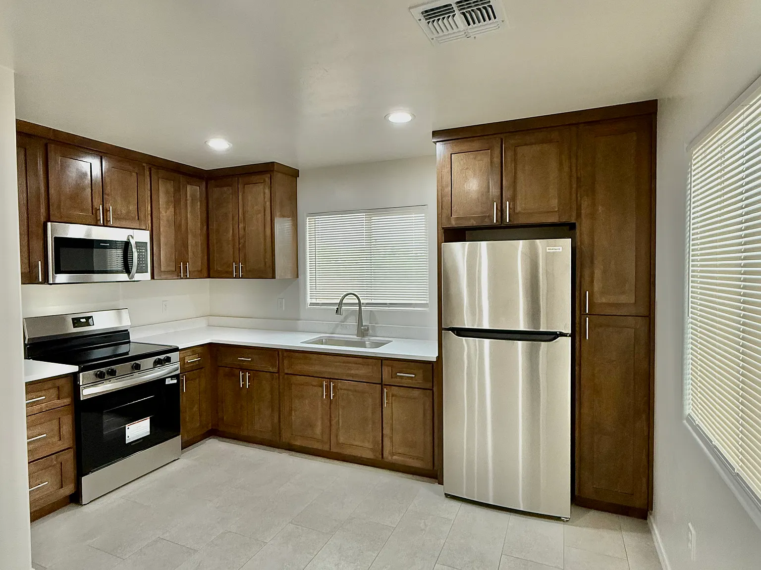 2 bed, 850 sqft, $1,400 — Photo 3