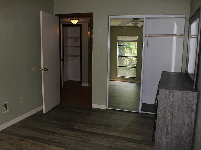821 NW 13th St #9 — Photo 36