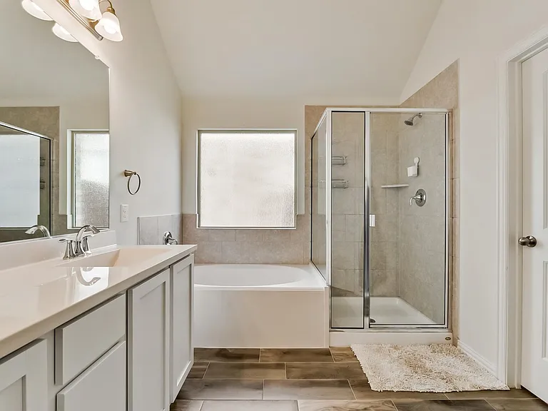 814 Bluewood St — Photo 10