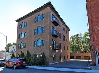 46 Housatonic St APT 2A, Lenox, MA 01240