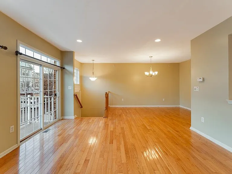 6 Carpenter Ct — Photo 3