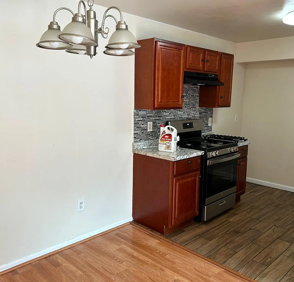 3 bed, 2112 sqft, $2,300 — Photo 4