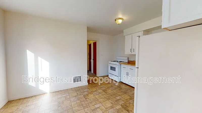 1 bed, 1.0 bath, $725 — Photo 2