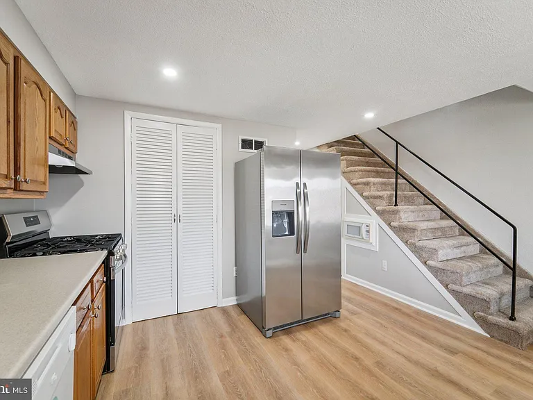7926 Bank St — Photo 10