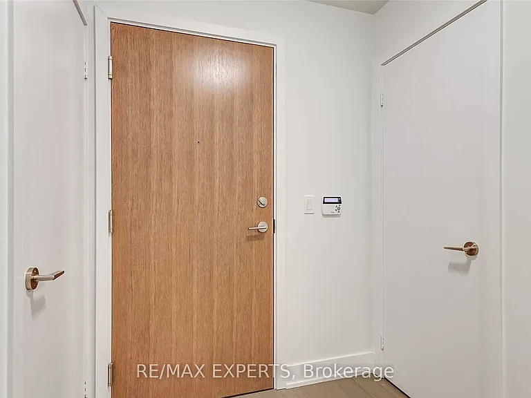 20 Shore Breeze Dr #450 — Photo 6