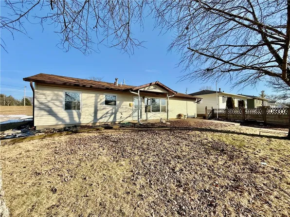 32 Reeder Dr, Decatur, IL 62521