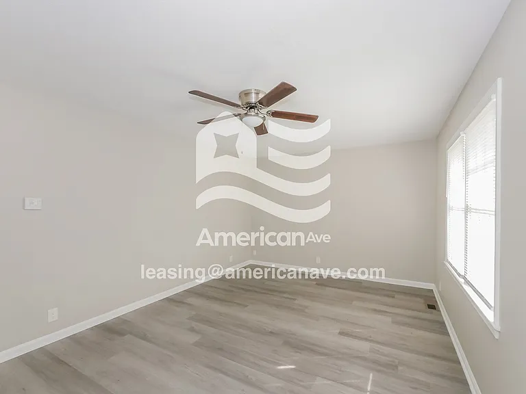 1007338_003_wm_-_living_room_12970248.jpg