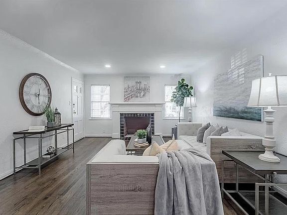 3rd image of 4422 Emerson Ave