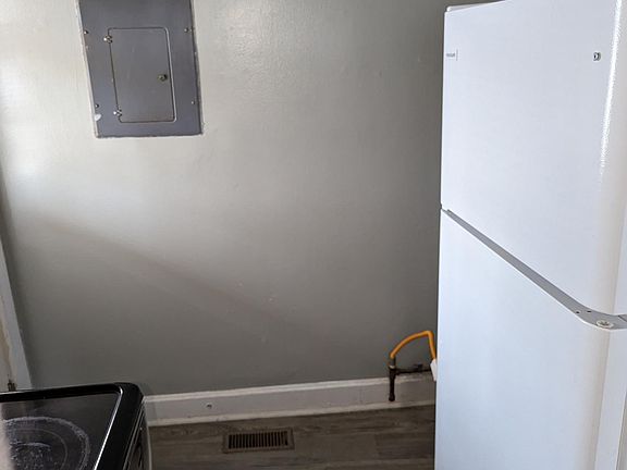 4th image of 725 Lakeview Dr