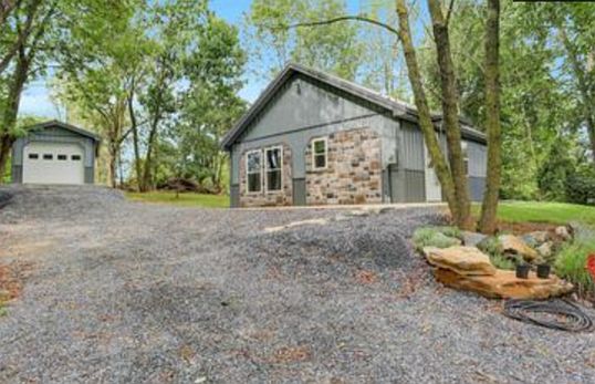 2nd image of 834 Clay Hill Rd