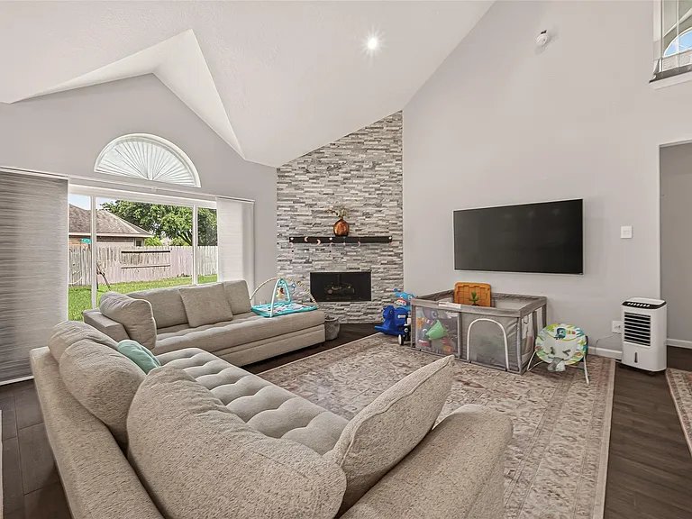 6514 Kings Summit Dr — Photo 12
