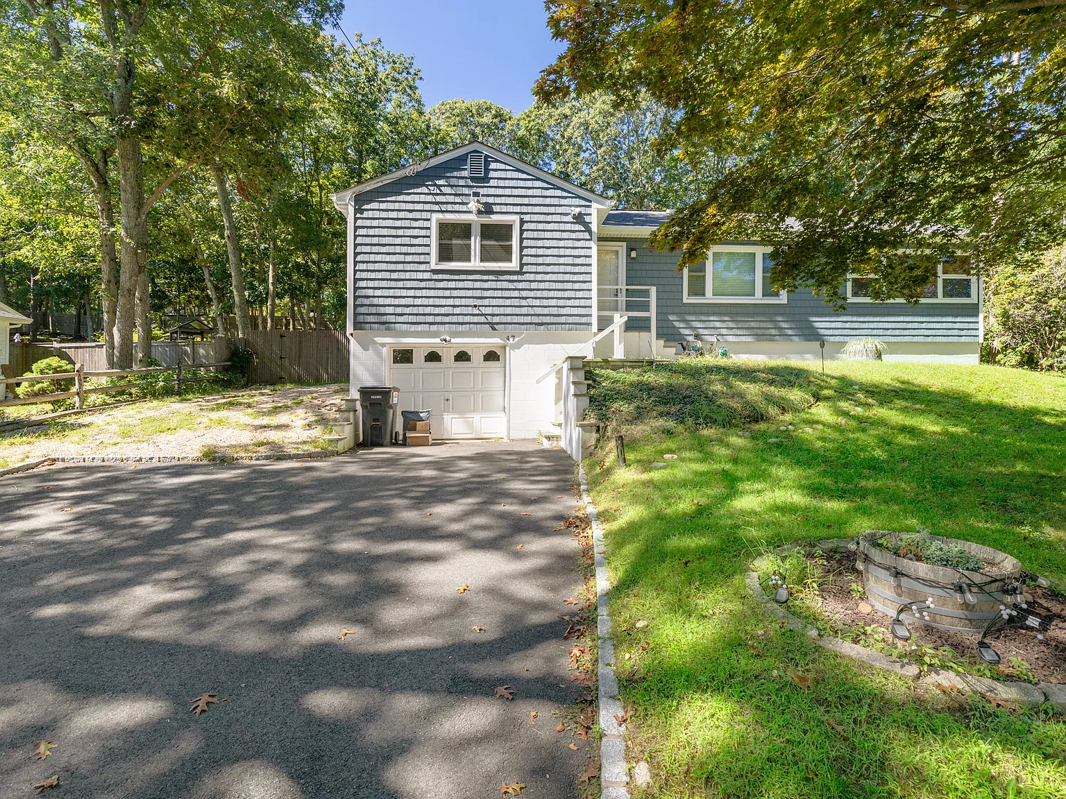 Beautifully refreshed cottage in Sag Harbor — Photo 2