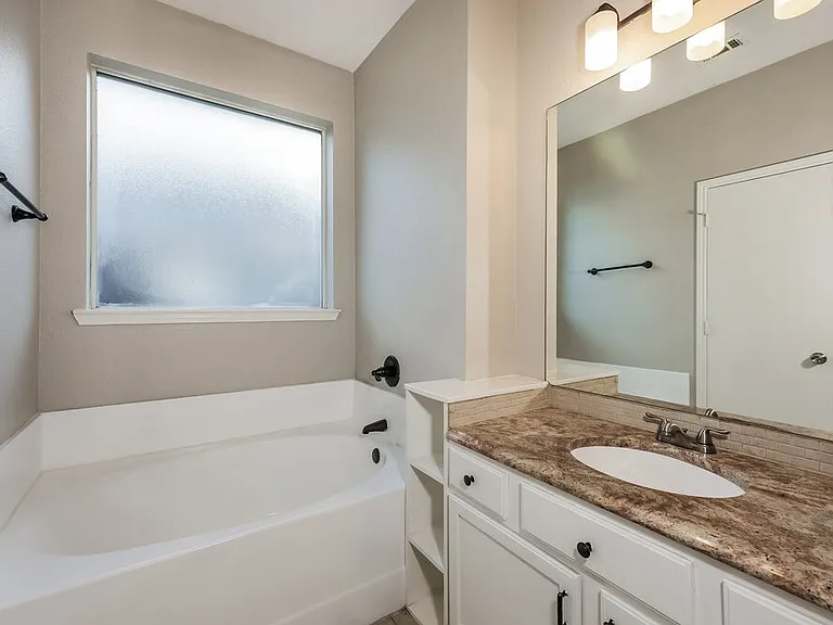 916 Buffalo Springs Dr — Photo 12