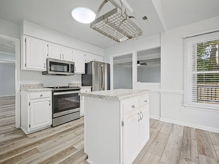 809 Bishop Ct — Photo 9