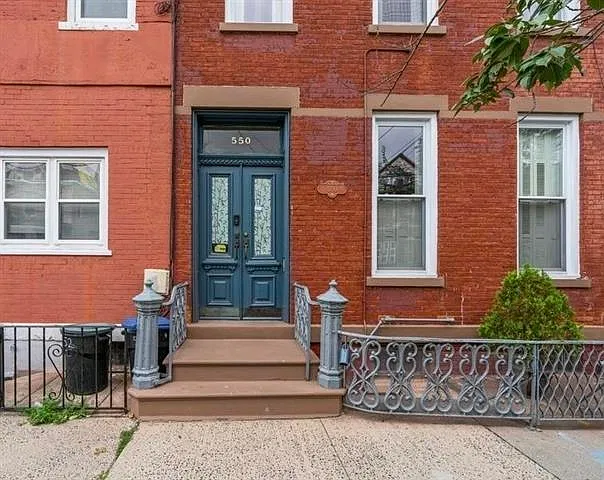 1 bed, 1.0 bath, 1000 sqft, $2,800 — Photo 2