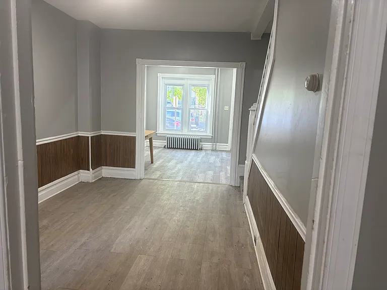 384 W Gordon St #1 — Photo 2