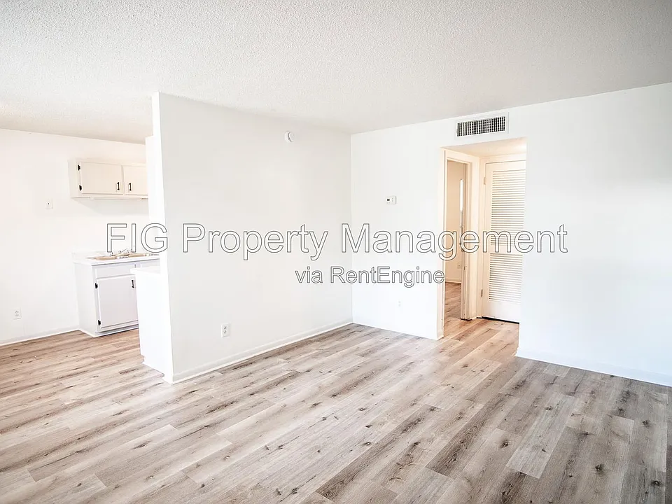 706 E Inskip Dr #4