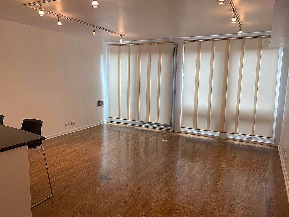 1st image of 2040 N Larrabee St #A1