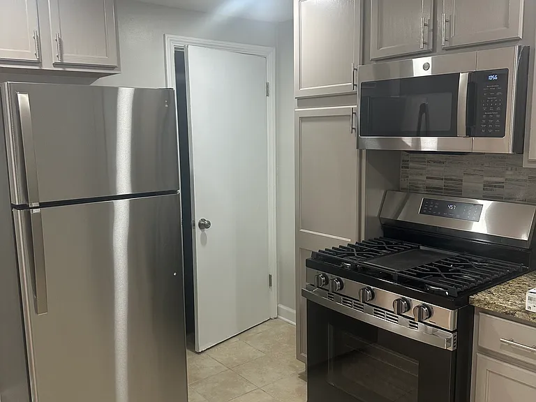 5135 W 63rd Pl — Photo 4