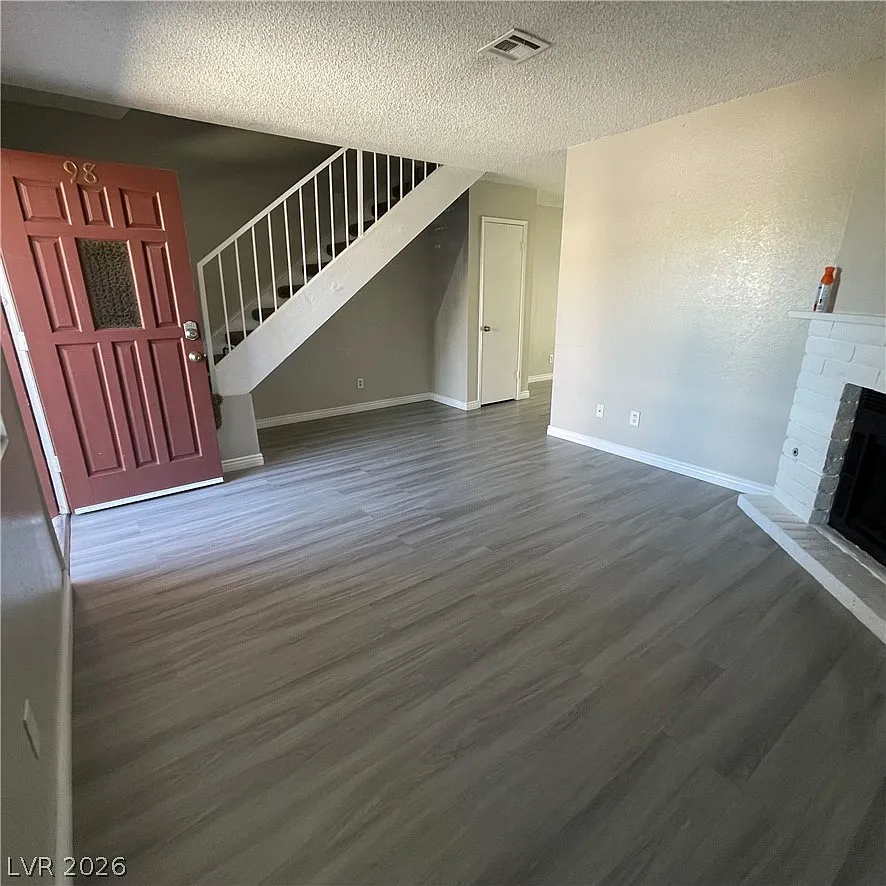 2 bed, 1.5 bath, 1080 sqft, $1,550 — Photo 3
