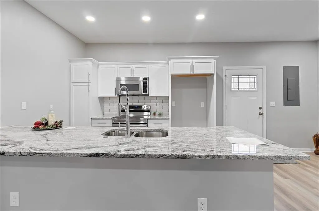 3 bed, 2.5 bath, 1500 sqft, $1,800 — Photo 4