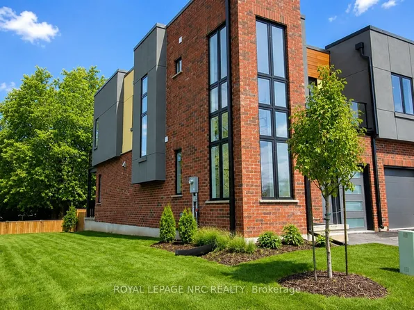 1465 N Station St #1, Pelham, ON L0S 1E3