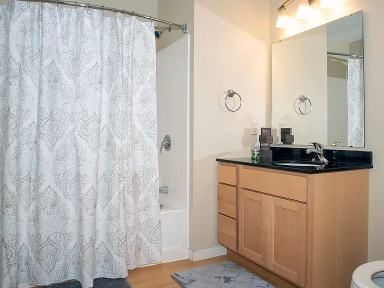 Southpoint Apartments — Photo 8