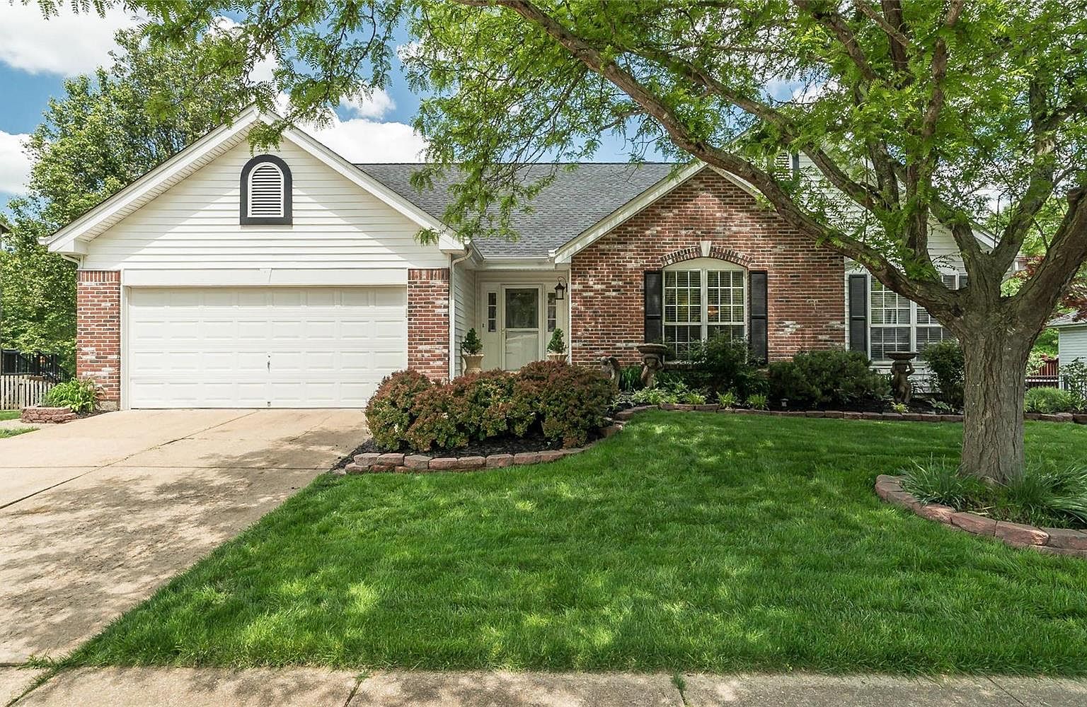 855 Kiefer Trails Dr, Ballwin, MO 63021 | Zillow